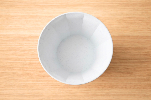 The Facet Plastic Pot: White